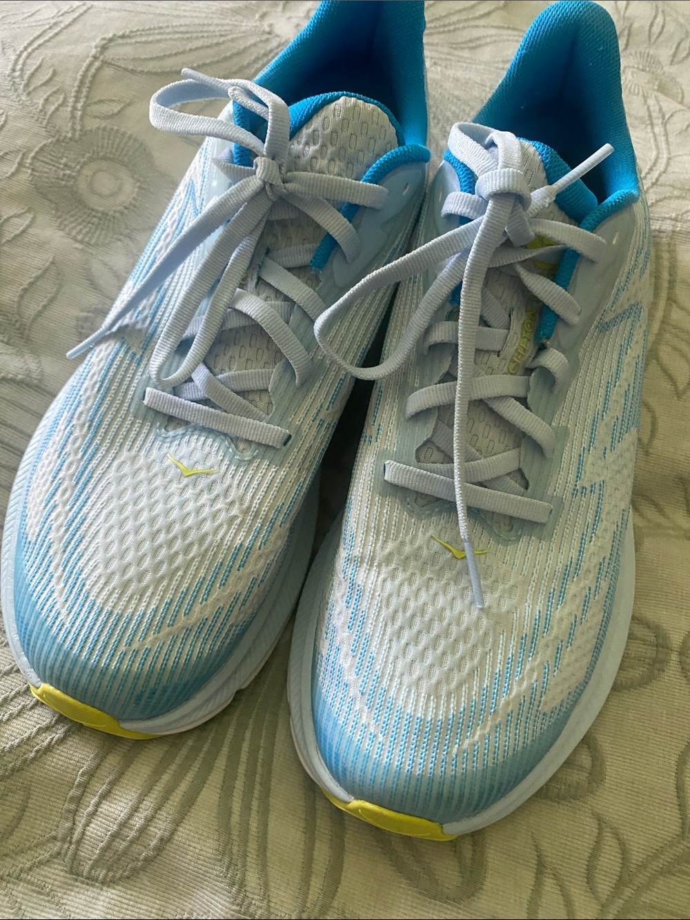 Hoka Clifton 9 like new 8